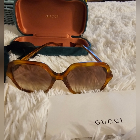 GUCCI SUNGLASSES